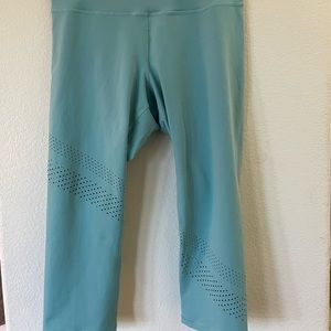 Old Navy Active capri